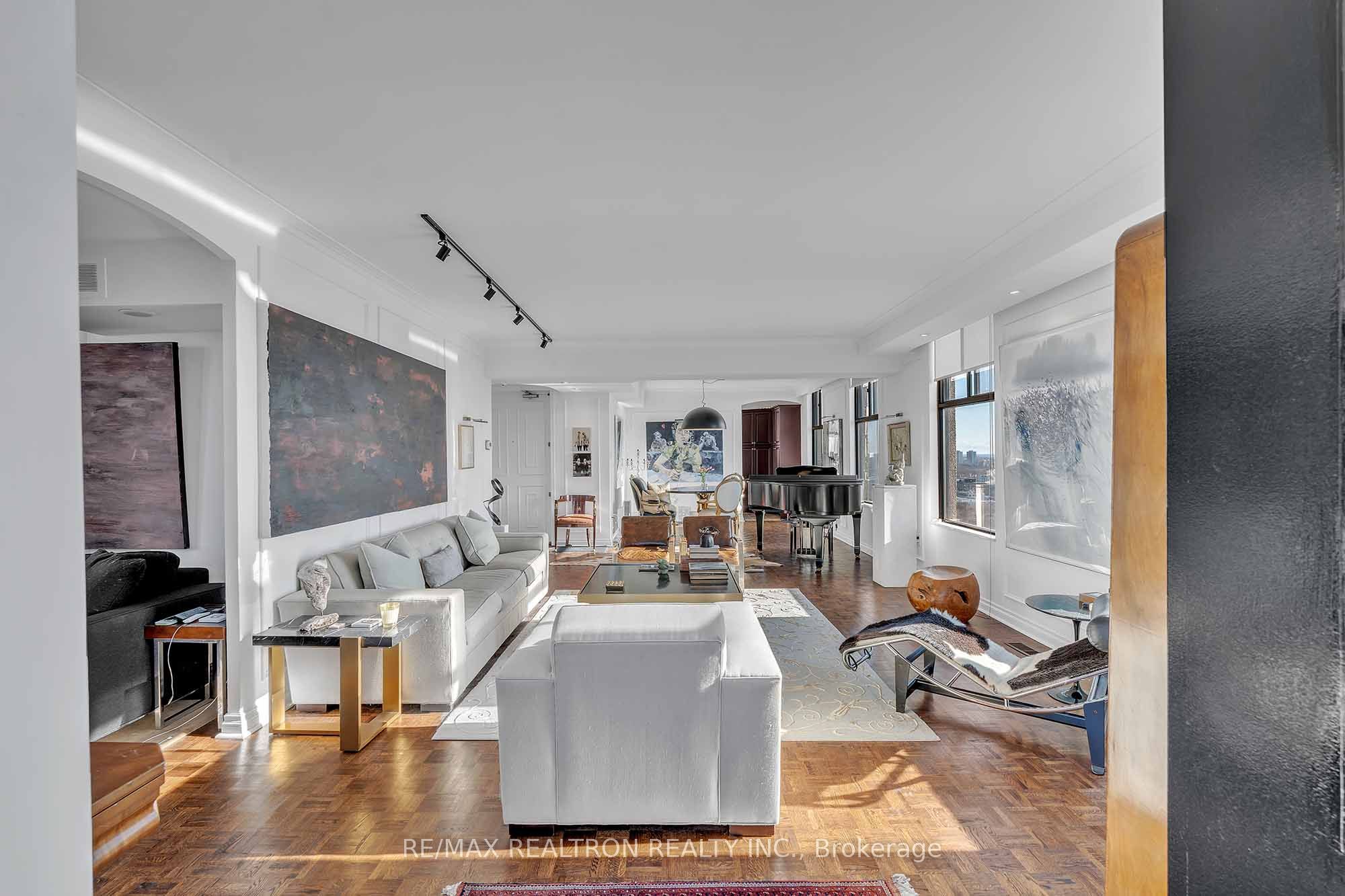 423 Avenue Road, #12