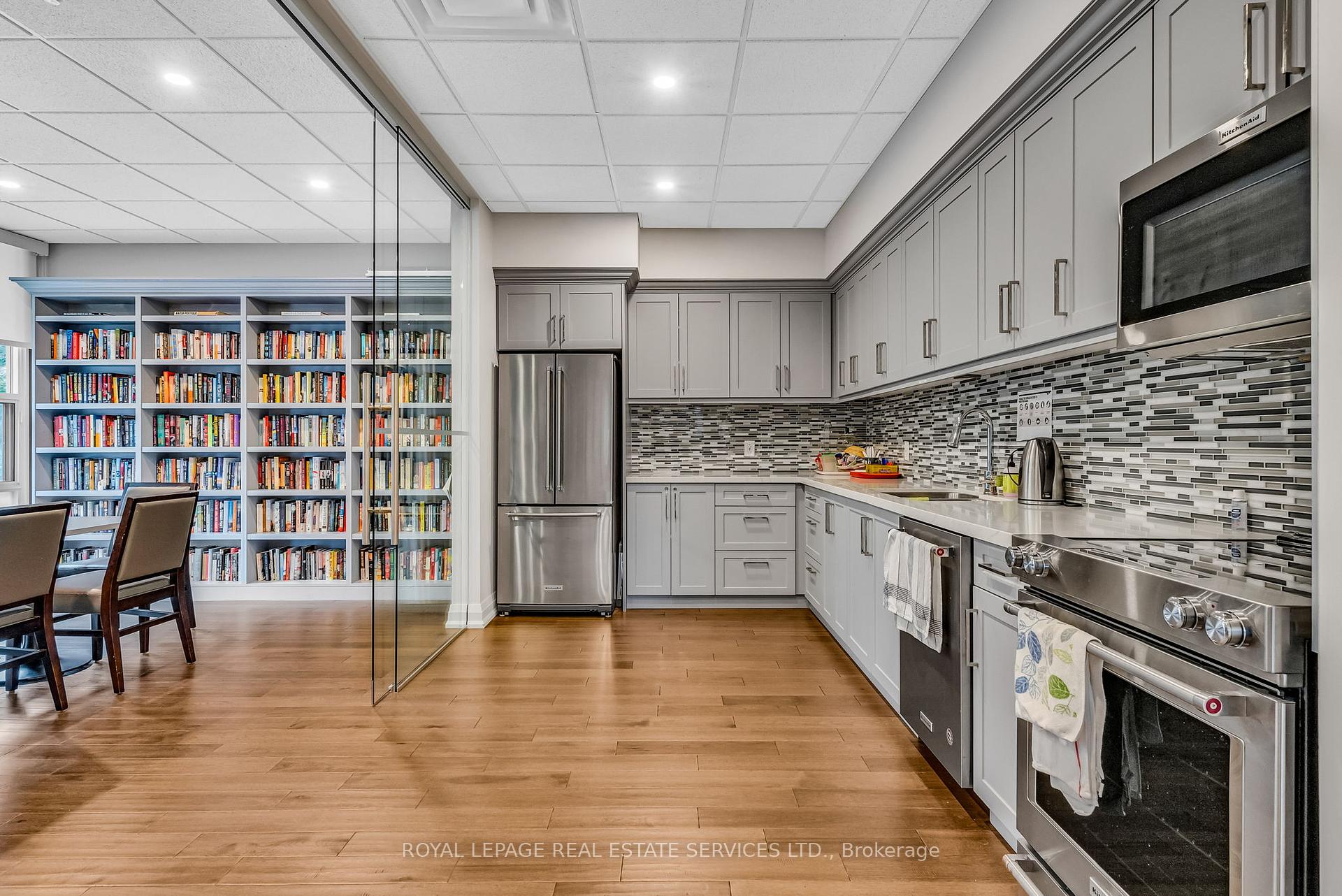 2 Bedrooms Condo at 50 Quebec, Toronto For sale