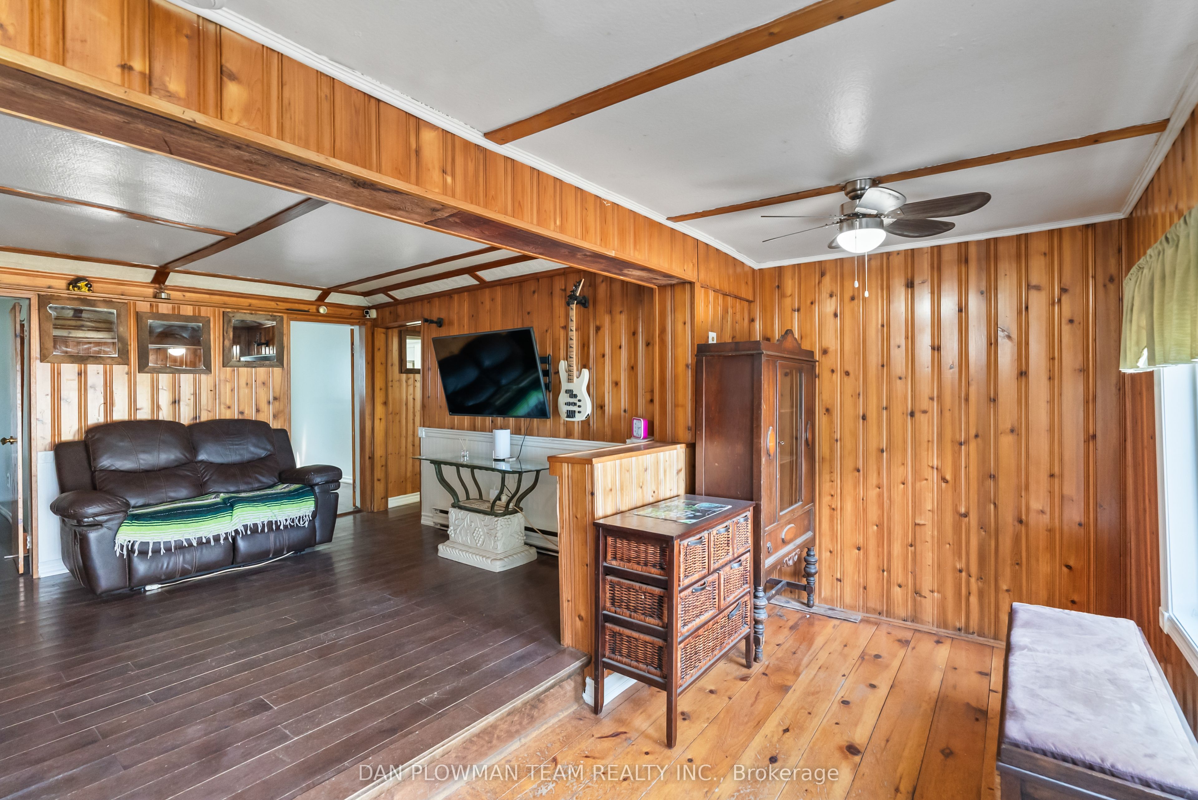 32 Beach Road