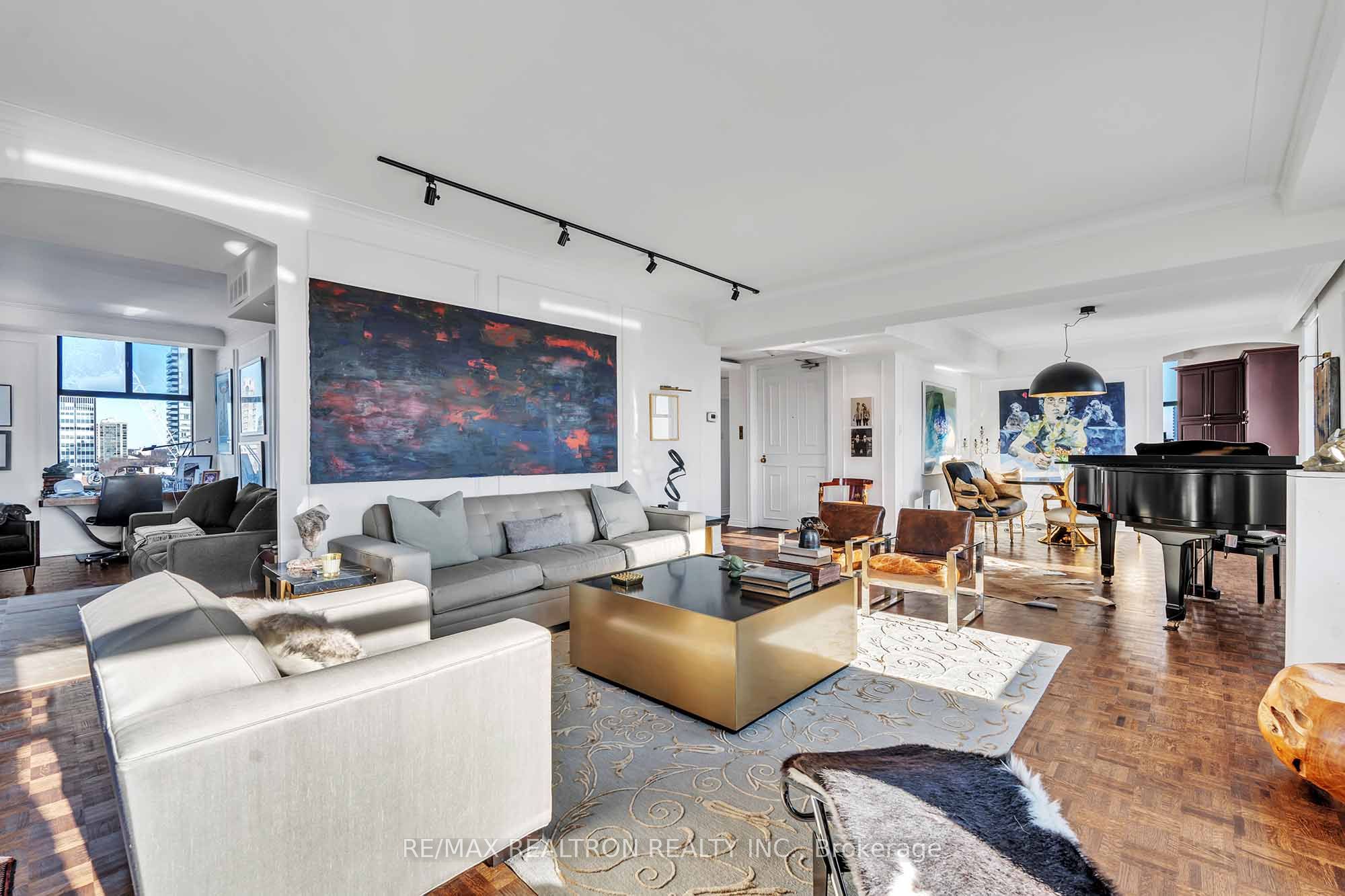 423 Avenue Road, #12