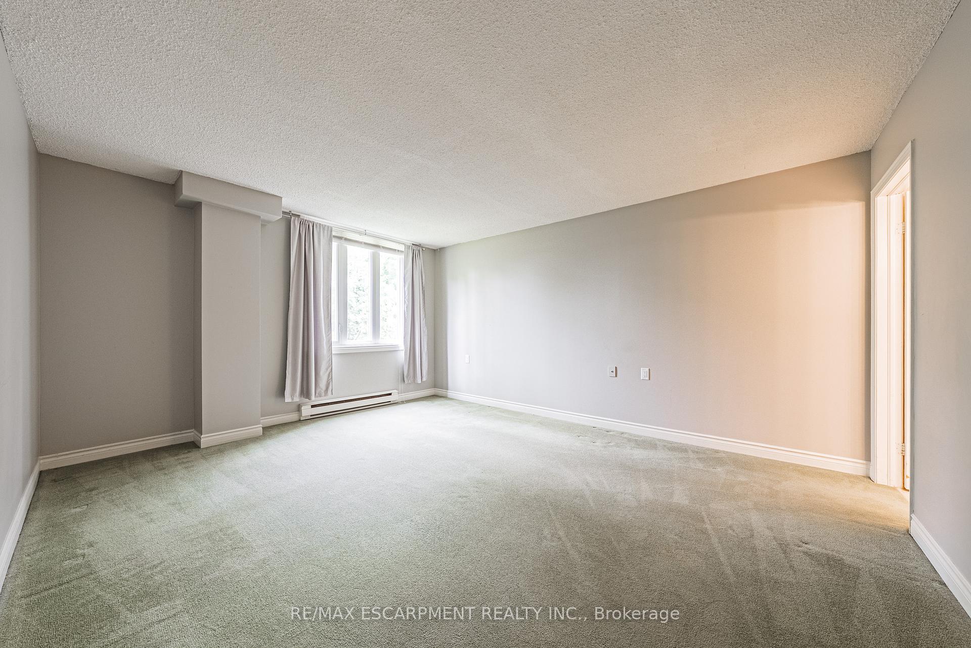 3 Bedrooms Condo at 150 WILSON, Hamilton For sale