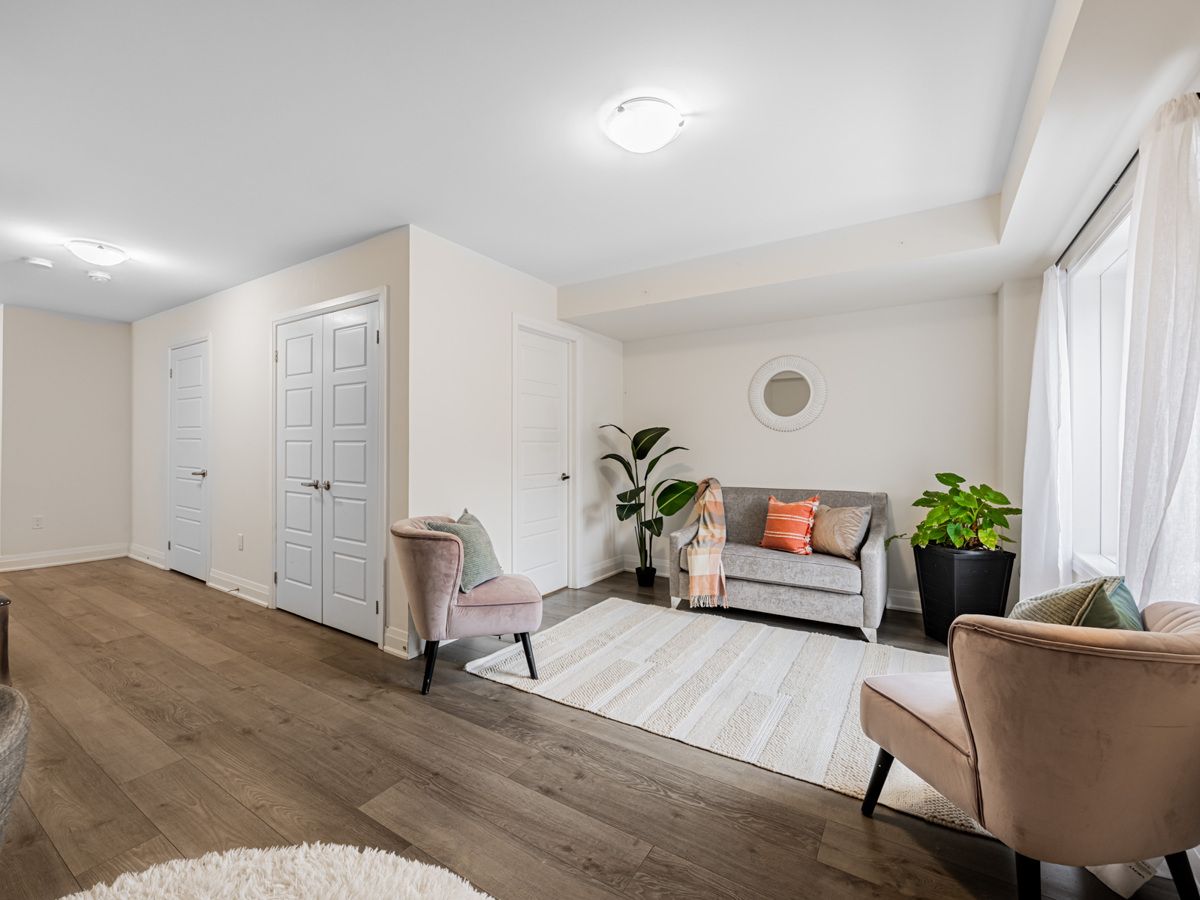 250 Finch Avenue 22