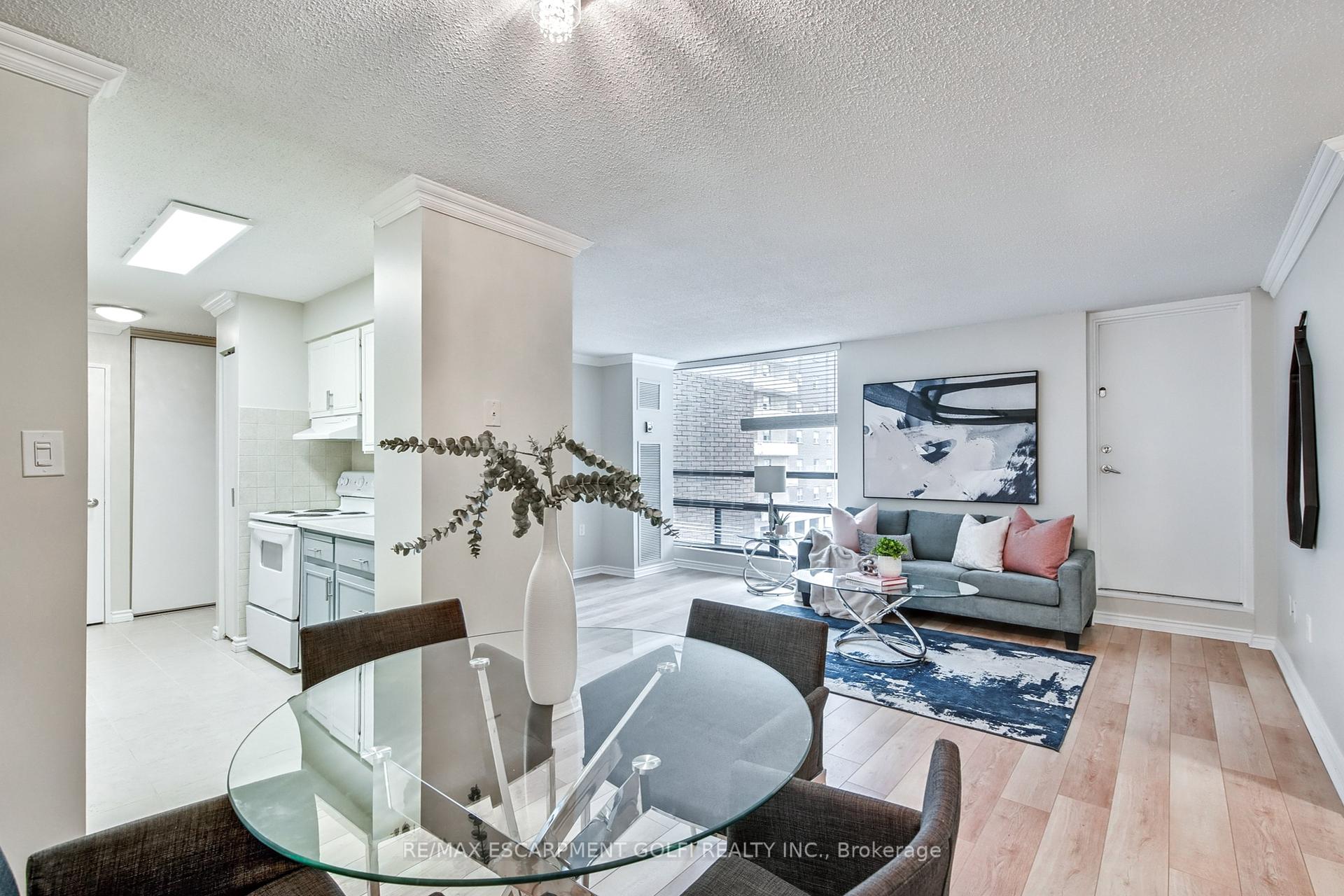 2 Bedrooms Condo at 222 Jackson,  Hamilton For sale