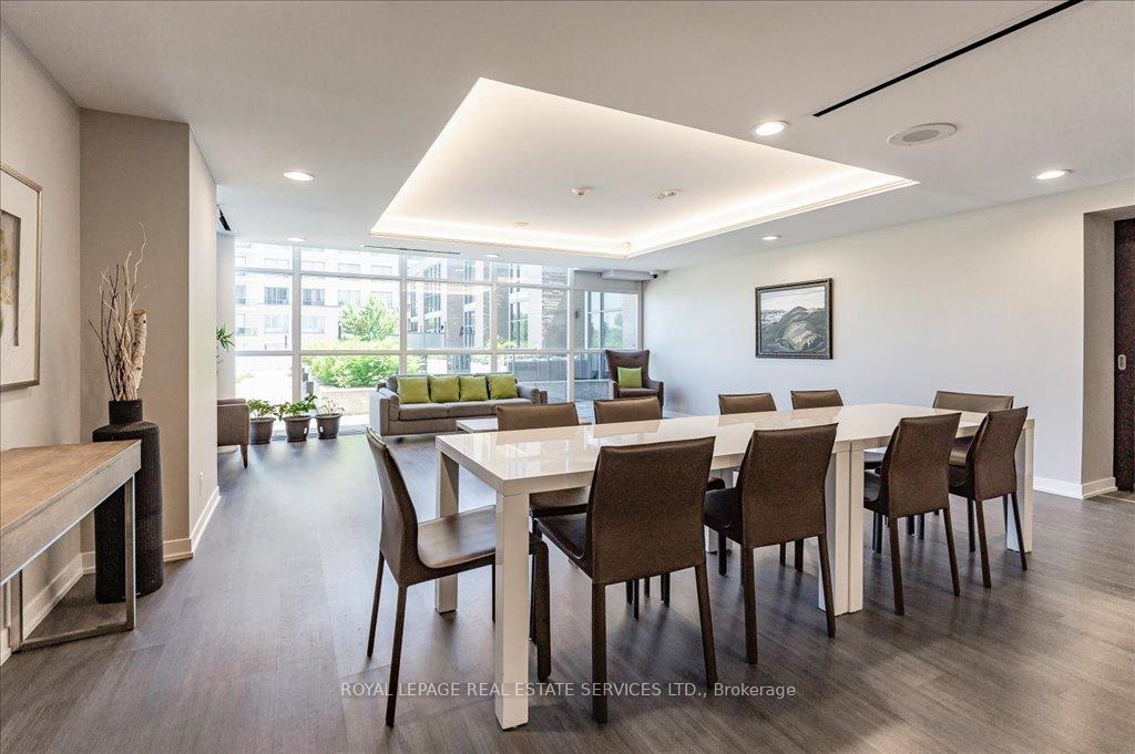 2 Bedrooms Condo at 1940 Ironstone, Burlington For sale