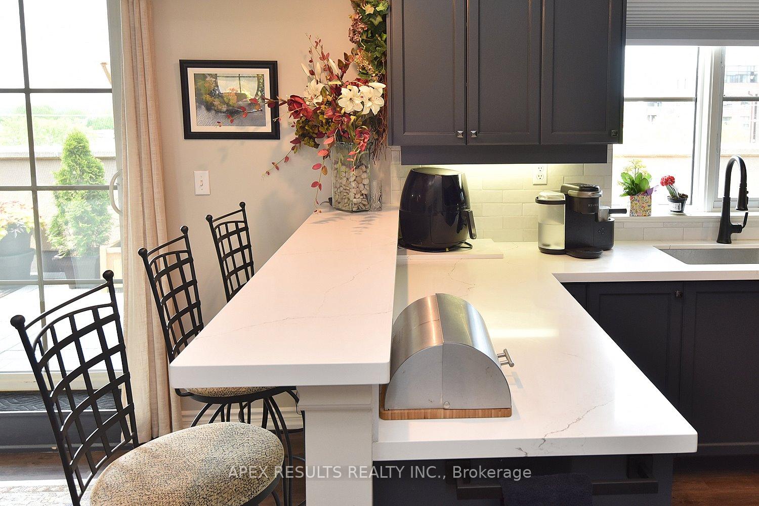 3 Bedrooms Condo at 262 Dundas, Hamilton For sale