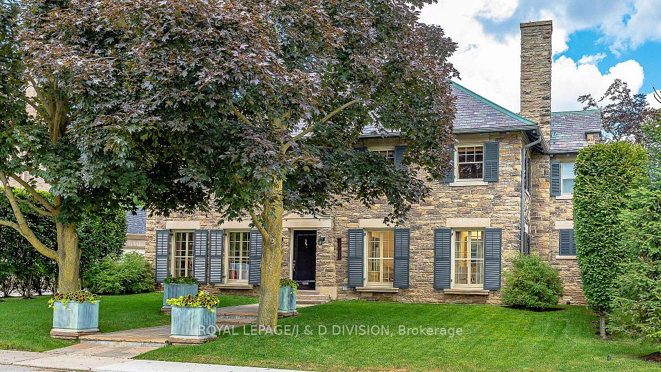 42 Lytton