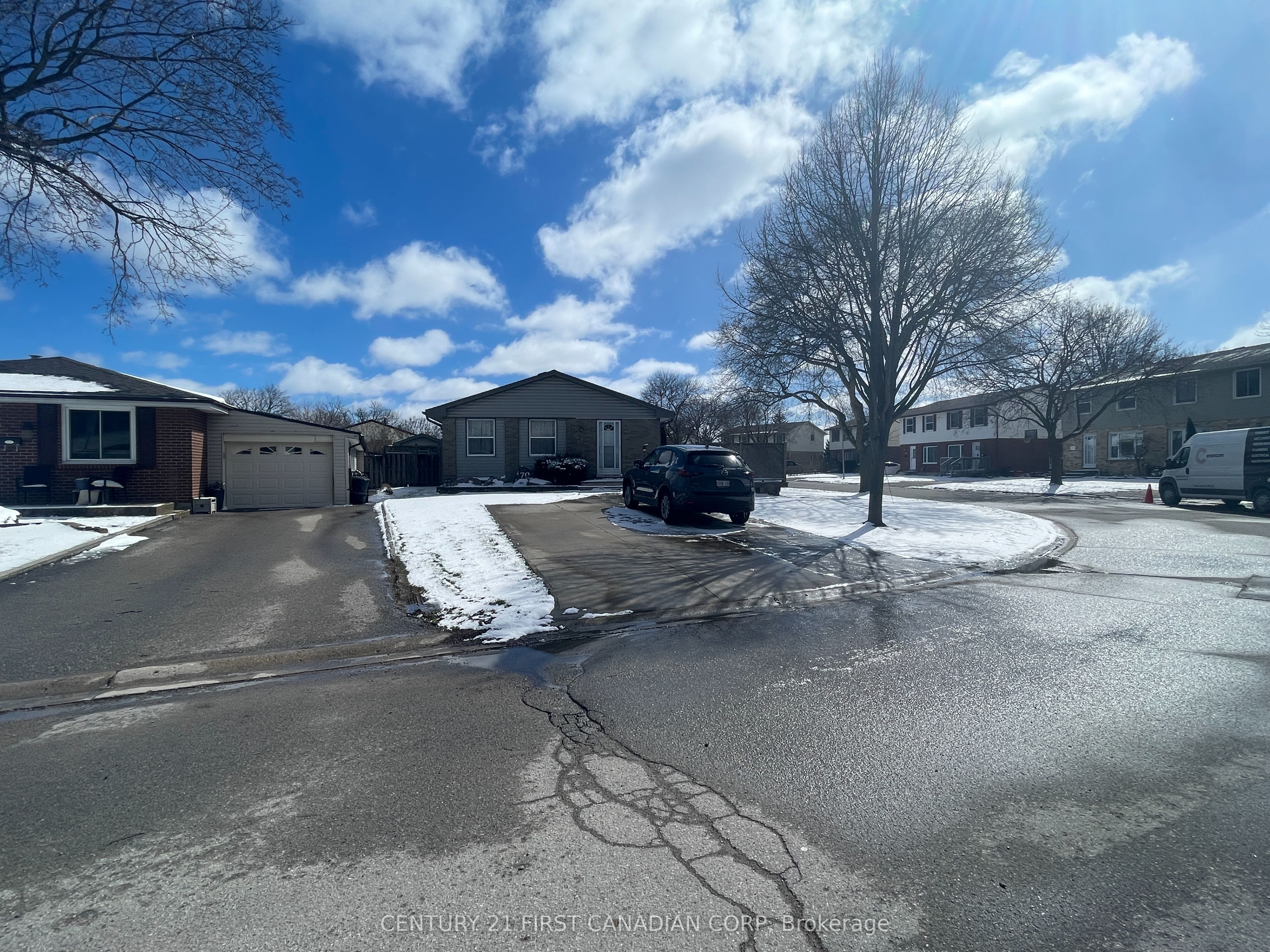 70 Woodrow Crescent, London South, ON N6E 1E8