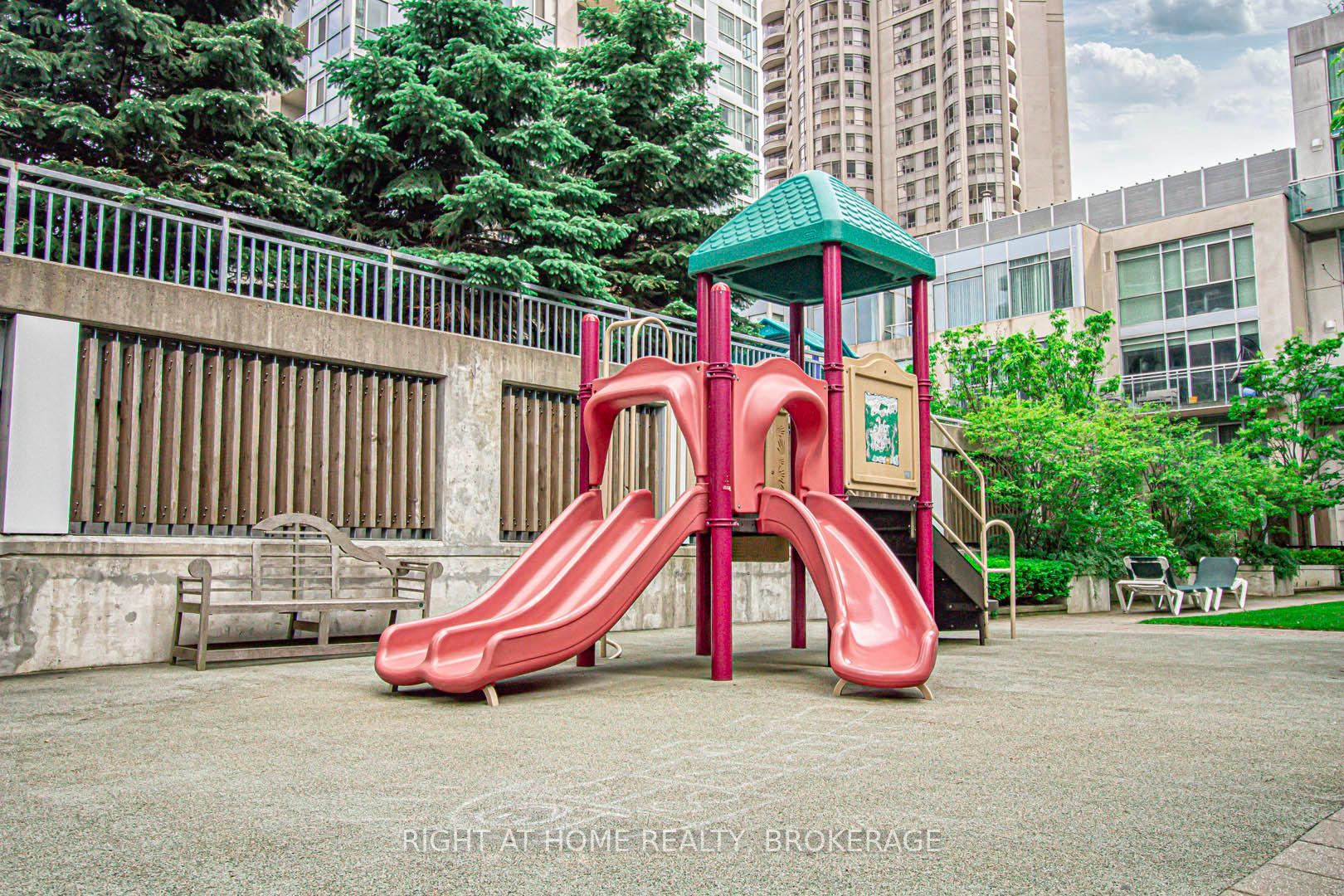 2 Bedrooms Condo at 3939 Duke Of York, Mississauga For sale