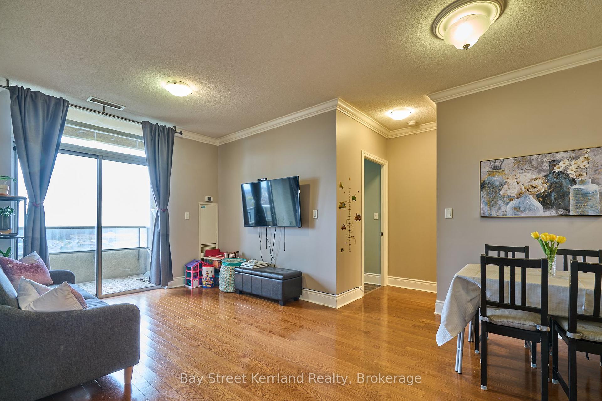 2 Bedrooms Condo at 3880 Duke Of York,  Mississauga For sale