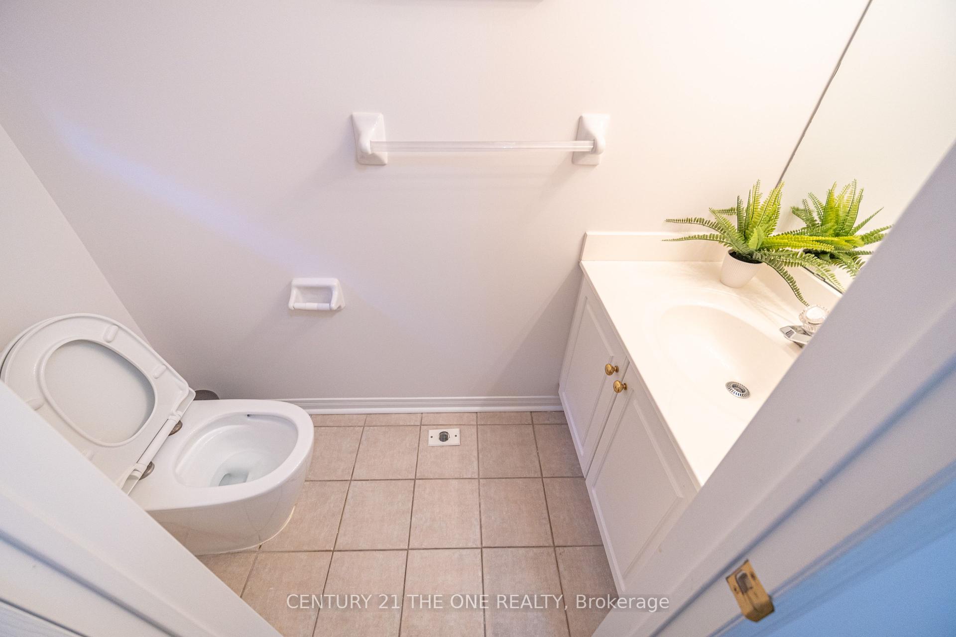 4 Bedrooms Condo at 28 Rosebank, Toronto For sale