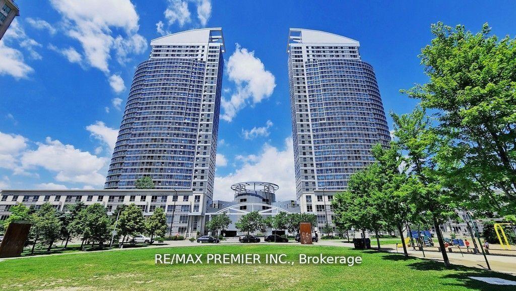 2 Bedrooms Condo at 36 Lee Centre, Toronto For sale