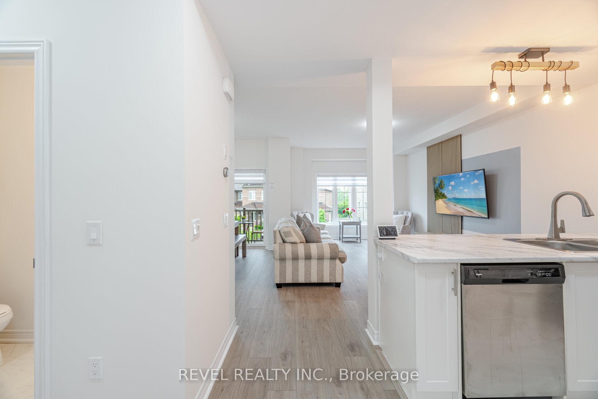3 Bedrooms Condo at 316 Humphrey, Hamilton For sale