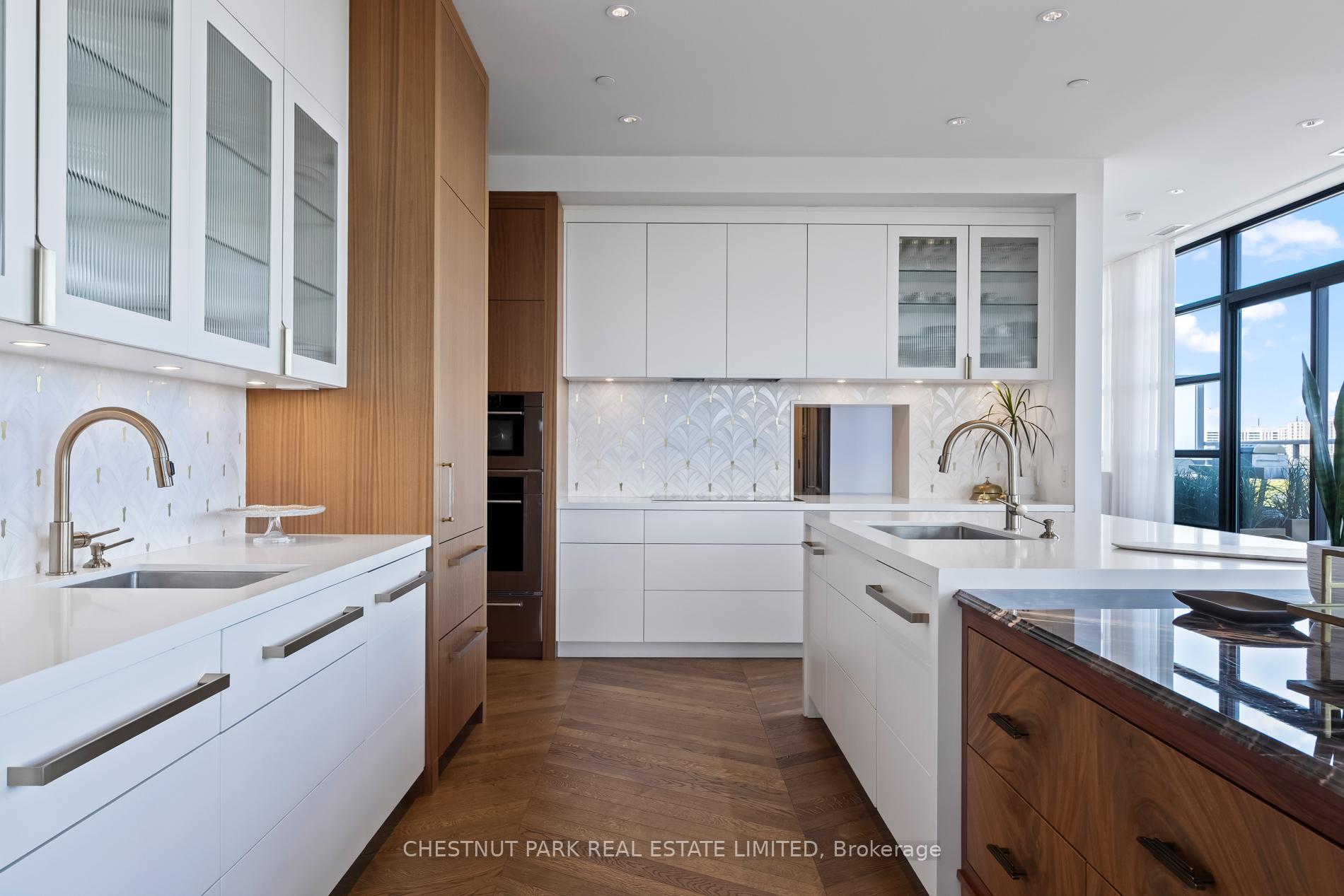 3 Bedrooms Condo at 170 Chiltern Hill, Toronto For sale