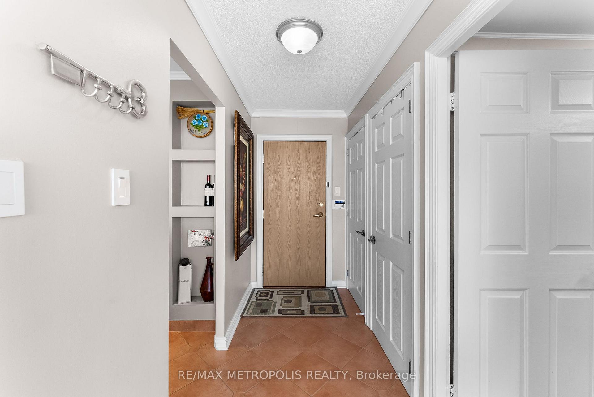 1 Bedroom Condo at 55 Elm, Mississauga For sale