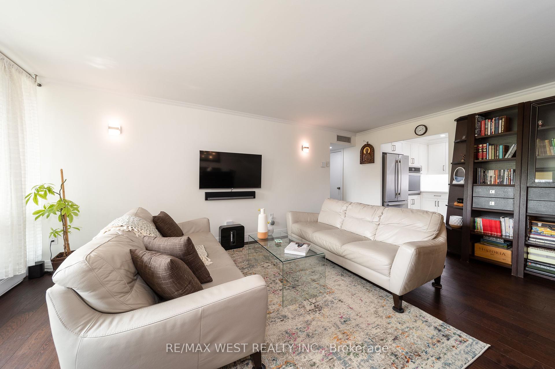 4 Bedrooms Condo at 61 Richview, Toronto For sale