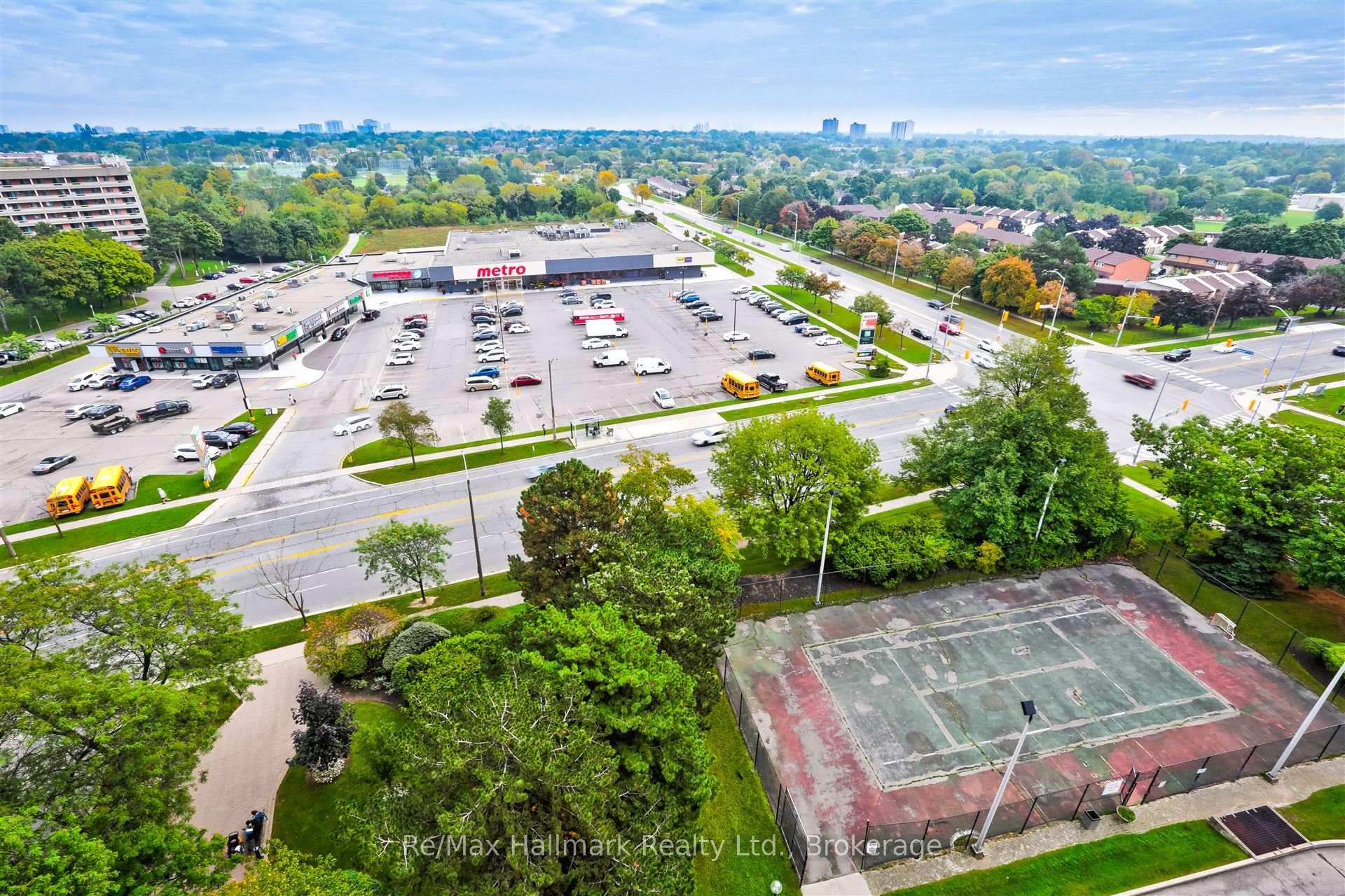 2 Bedrooms Condo at 1580 Mississauga Valley,  Mississauga For sale