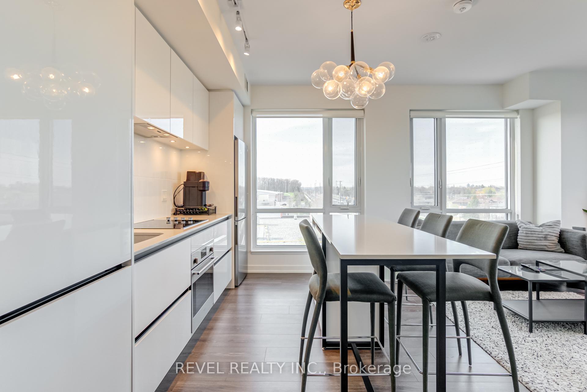 2 Bedrooms Condo at 7950 Bathurst, Vaughan For sale