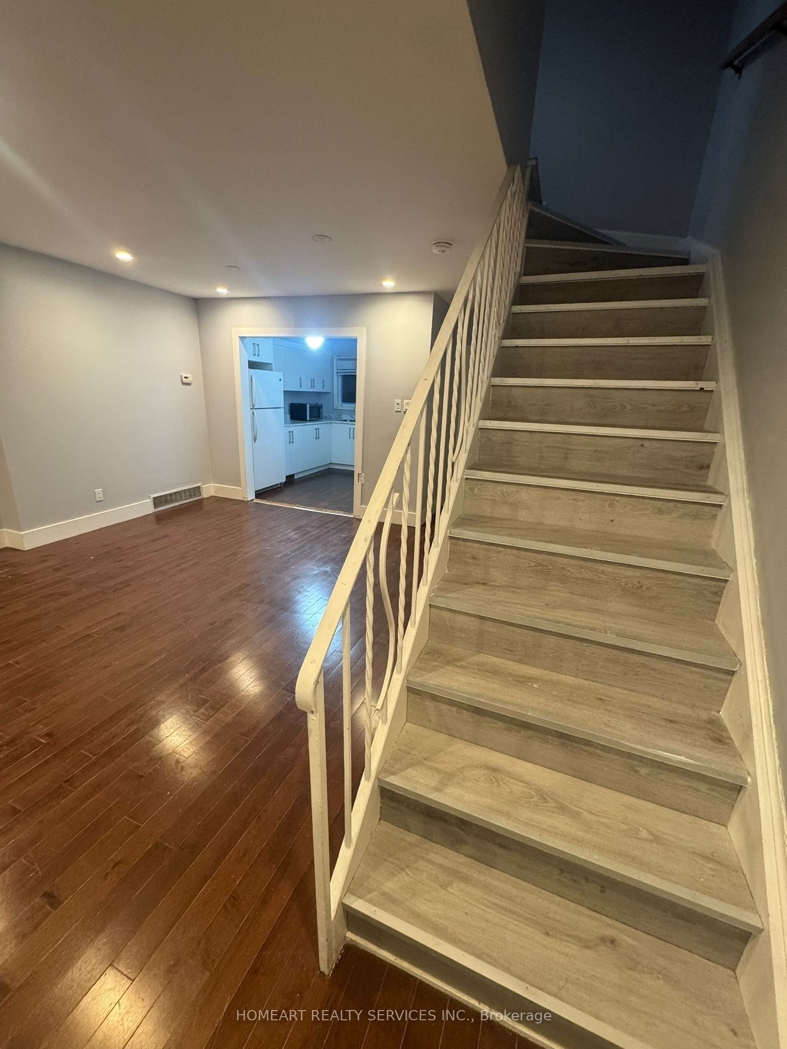 92 Corby Crescent