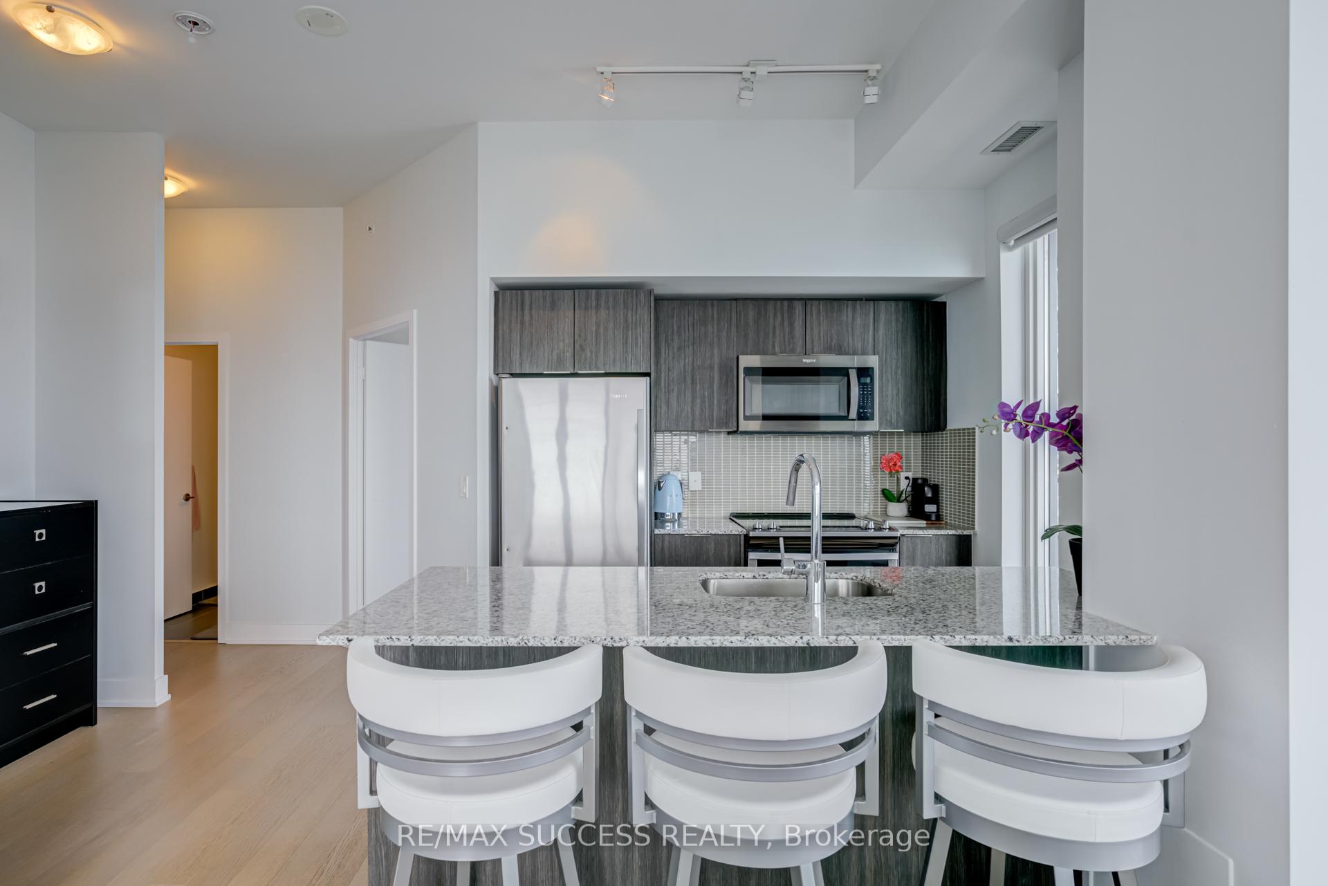 3 Bedrooms Condo at 20 Shore breeze, Toronto For sale