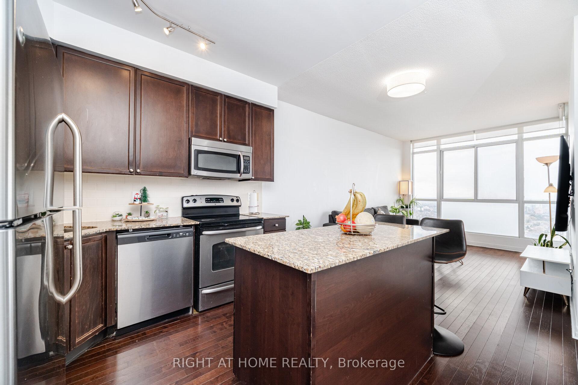 2 Bedrooms Condo at 225 Webb, Mississauga For sale
