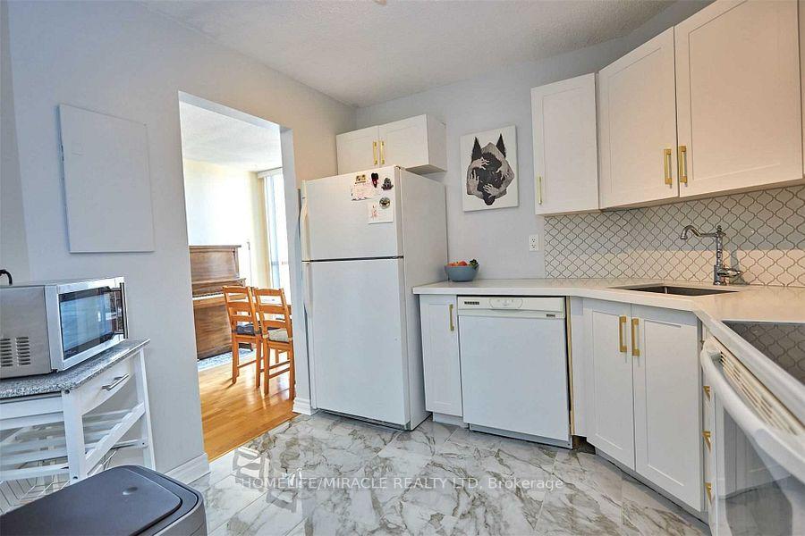 2 Bedrooms Condo at 41 Markbrook, Toronto For sale