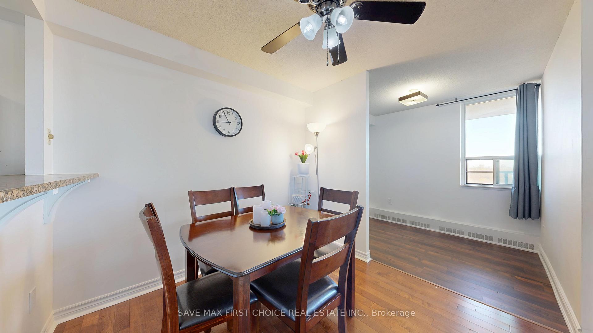 3 Bedrooms Condo at 15 Torrance, Toronto For sale