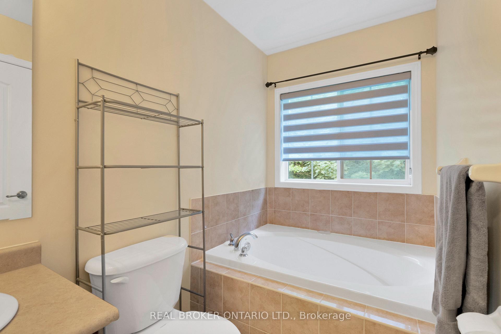 3 Bedrooms Condo at 7360 Zinnia, Mississauga For sale