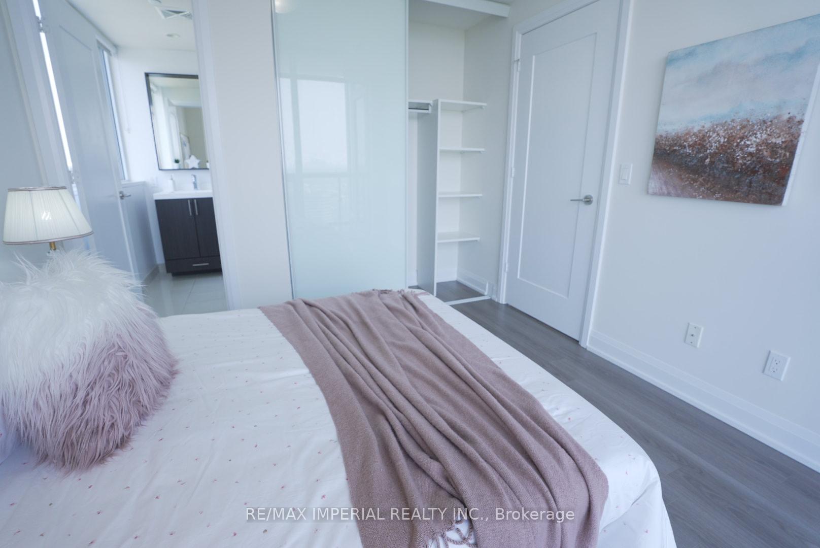 2 Bedrooms Condo at 18 Graydon Hall, Toronto For sale