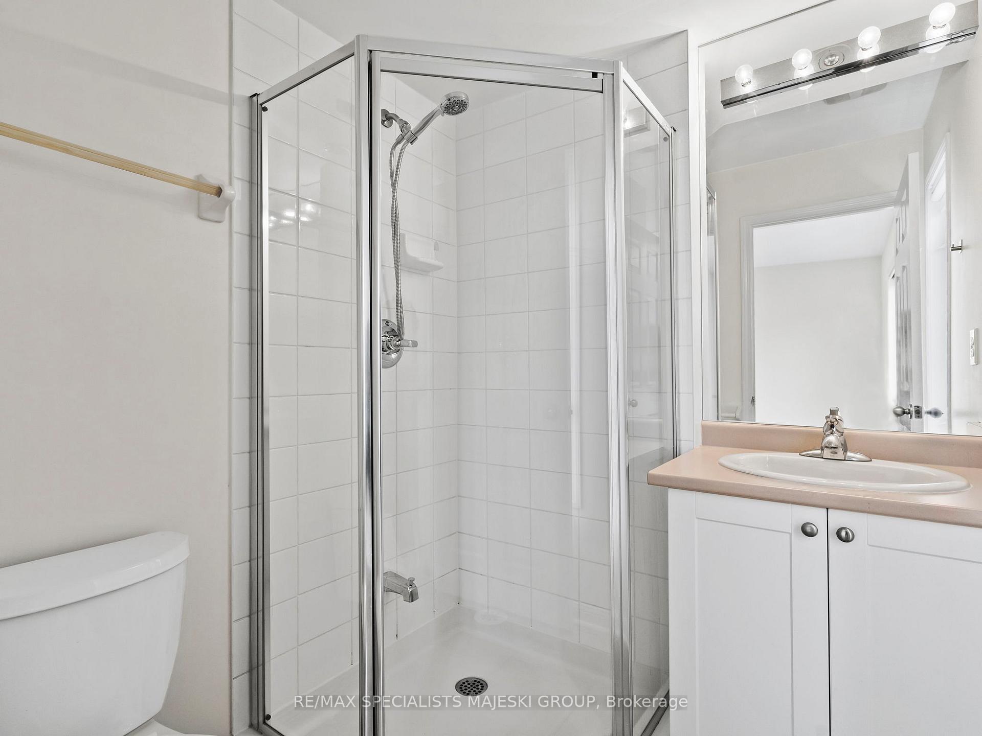2 Bedrooms Condo at 2891 Rio, Mississauga For sale