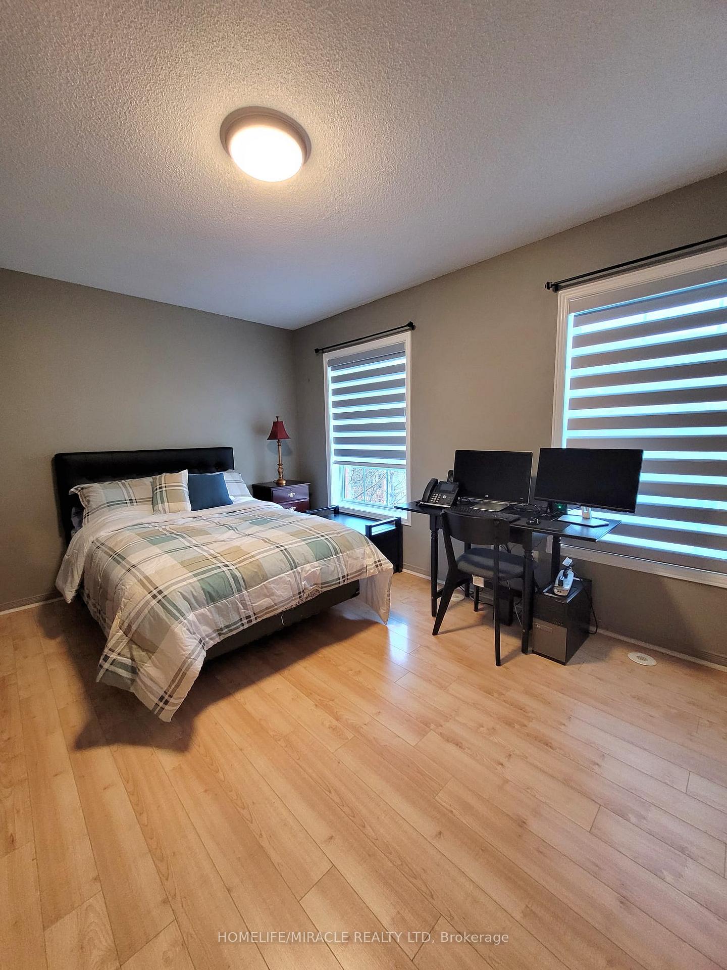 4 Bedrooms Condo at 22 Exchequer,  Toronto For sale