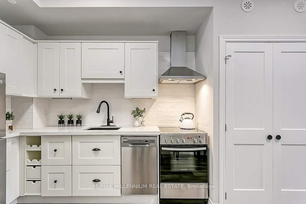 Condo at 5150 Winston Churchill, Mississauga For sale