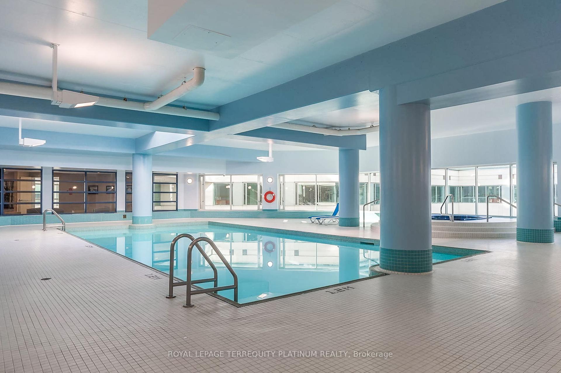 2 Bedrooms Condo at 10 Yonge, Toronto For sale