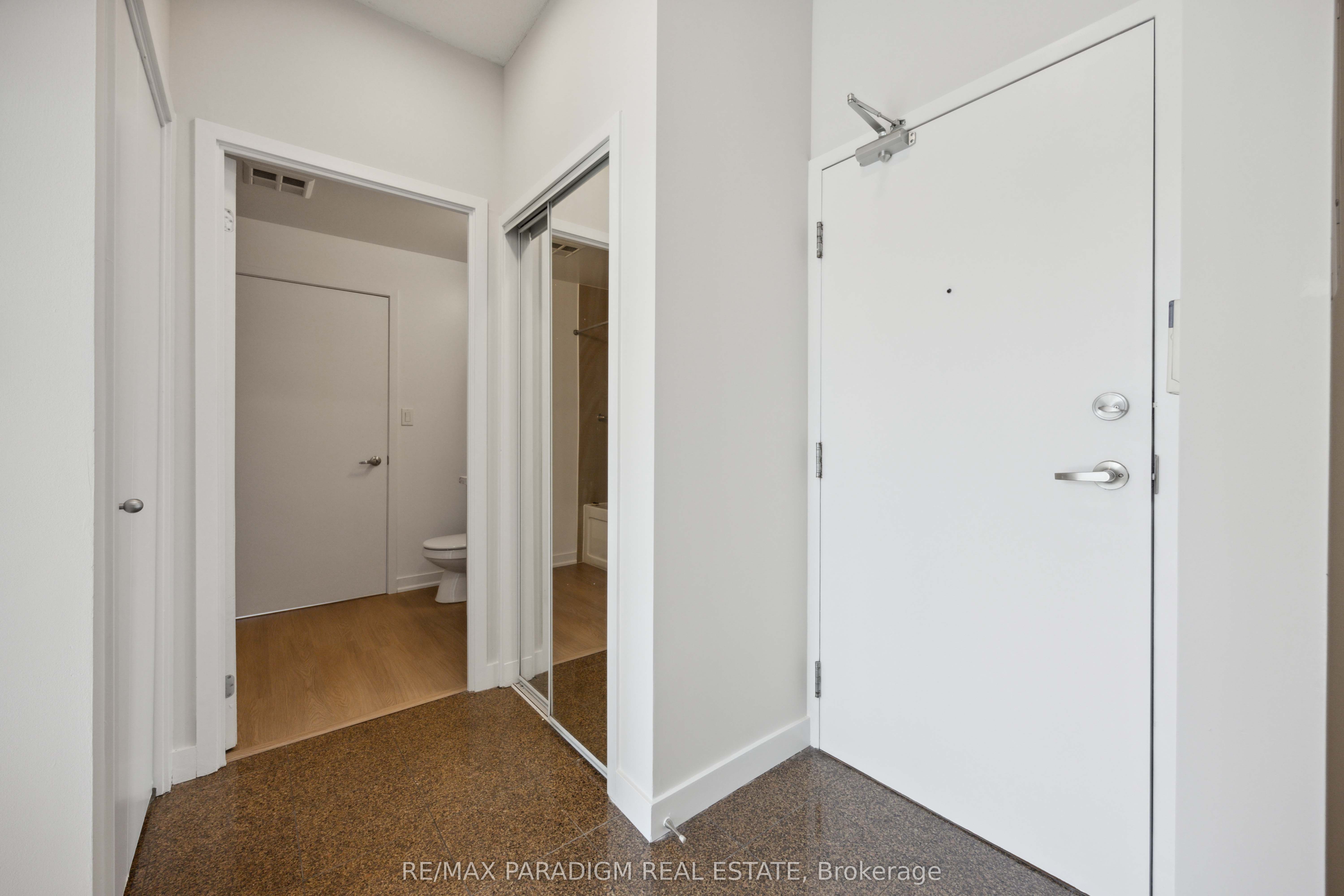 9 Spadina Avenue, #611