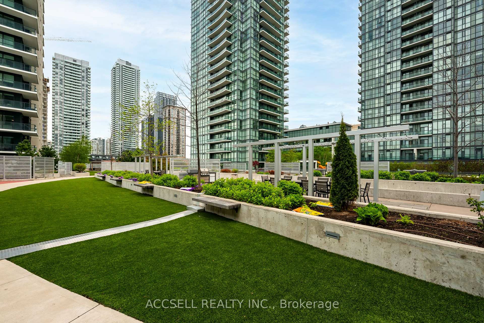 2 Bedrooms Condo at 4055 Parkside Village, Mississauga For sale