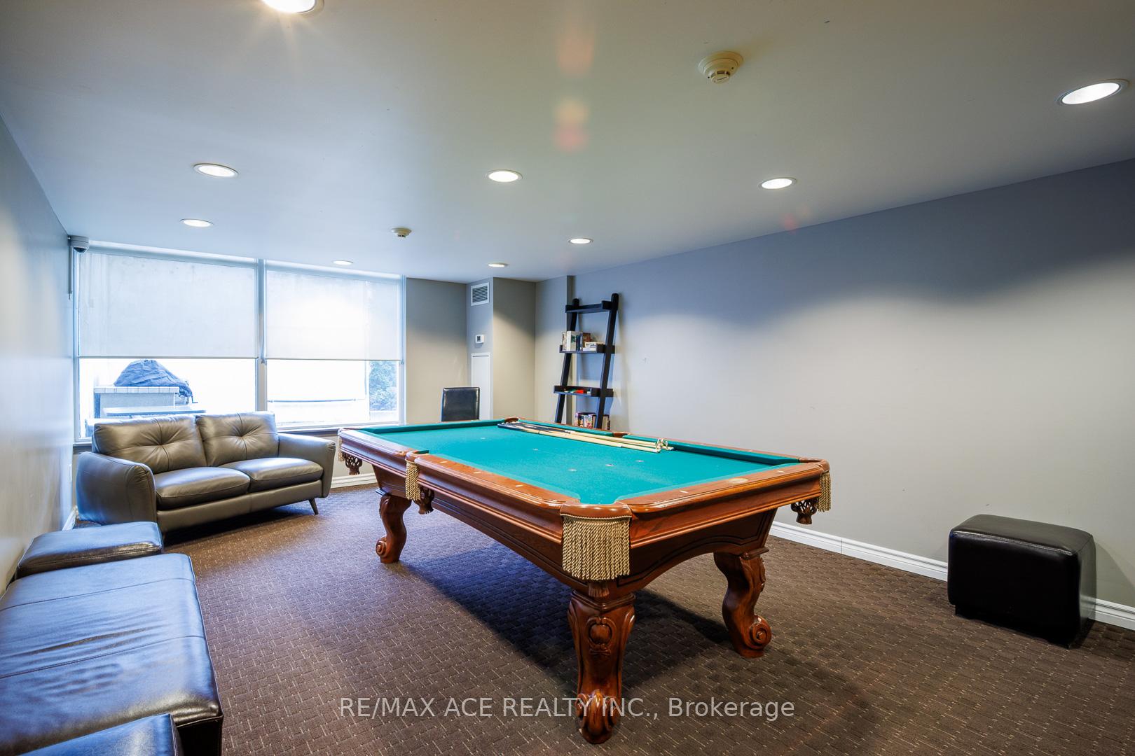 2 Bedrooms Condo at 18 Valley Woods, Toronto For sale