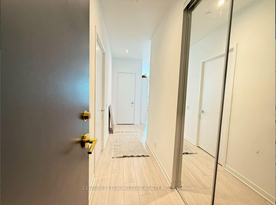 2 Bedrooms Condo at 950 Portage, Vaughan For sale