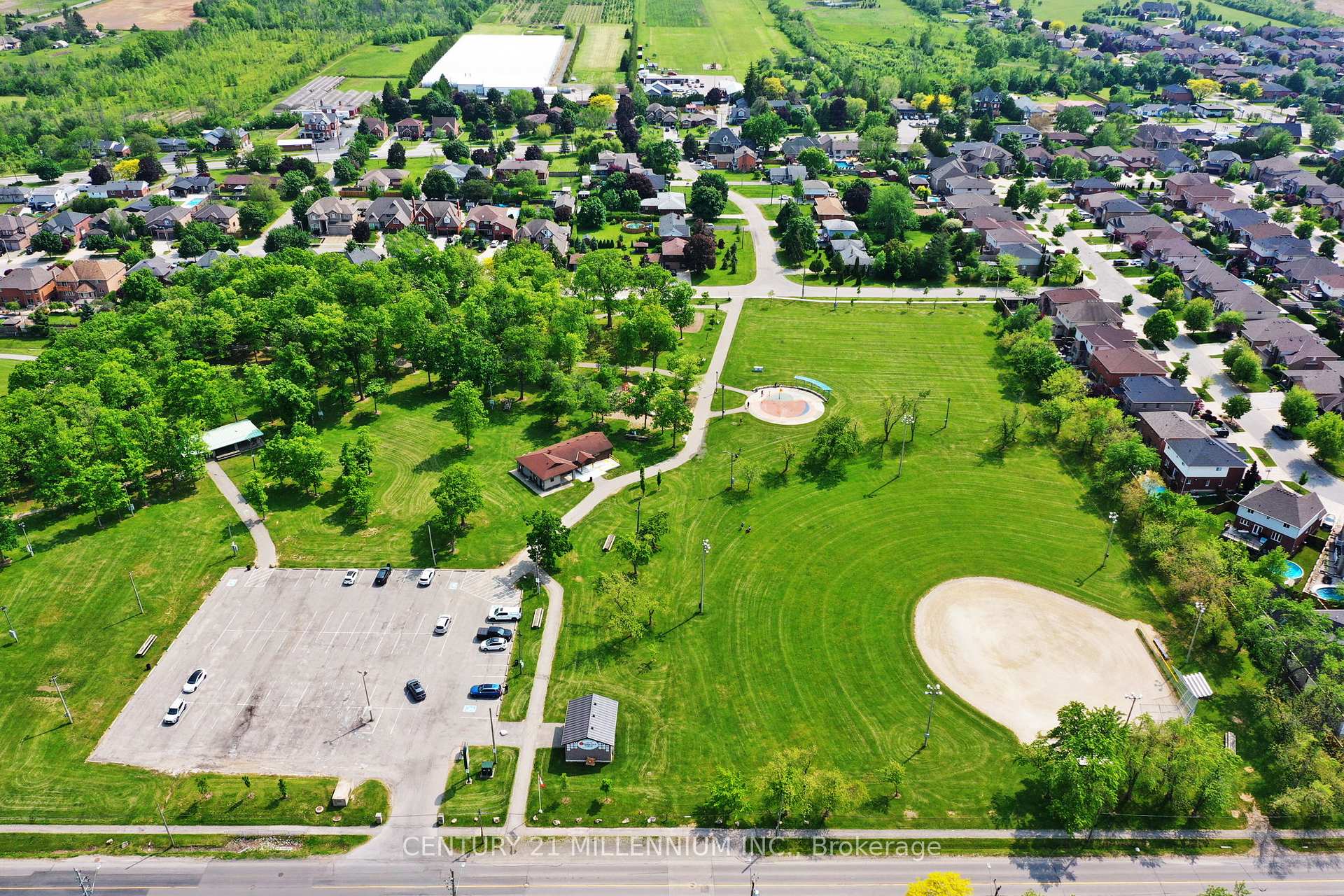 3 Bedrooms Condo at 19 Arietta, Hamilton For sale
