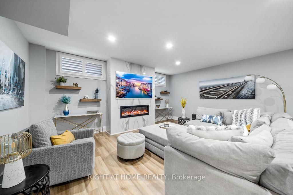 248 Cloverleaf Drive
