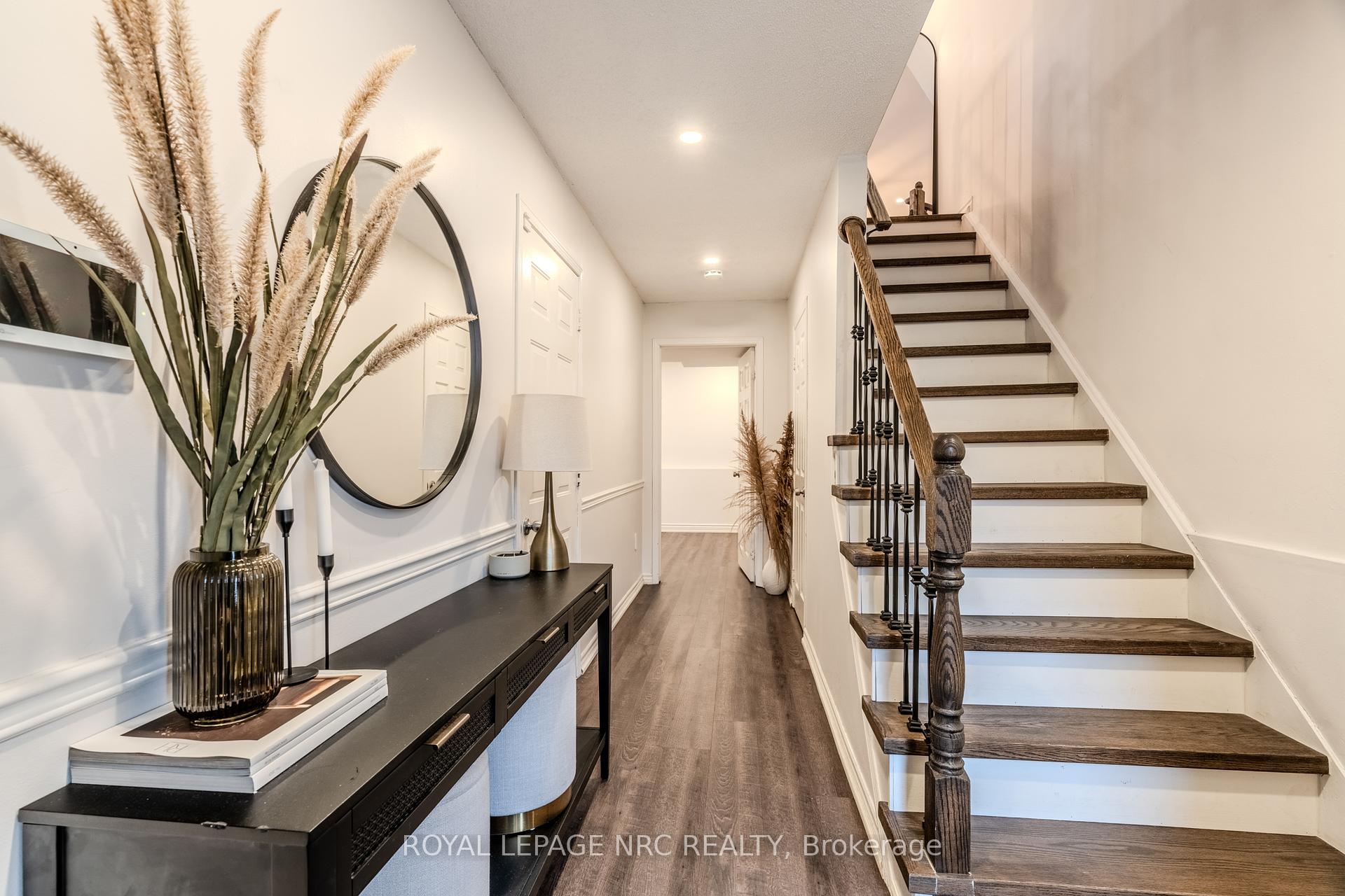 3 Bedrooms Condo at 29 Heritage, Hamilton For sale
