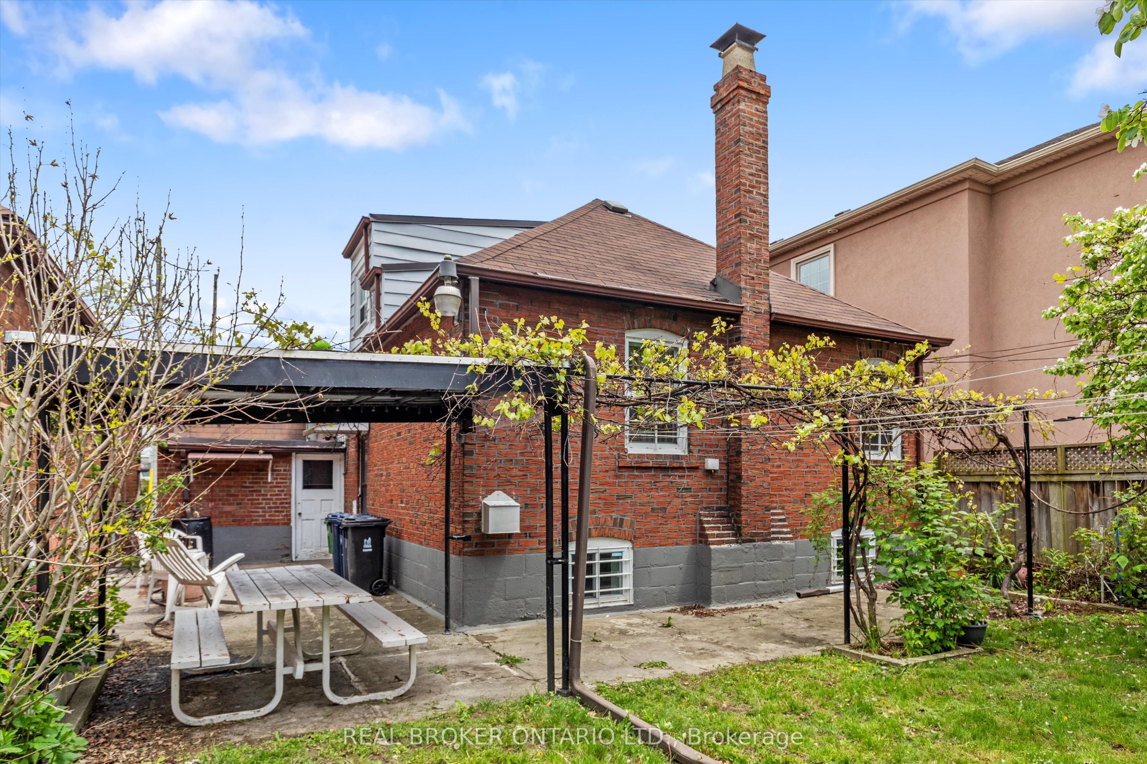 882 Coxwell Avenue