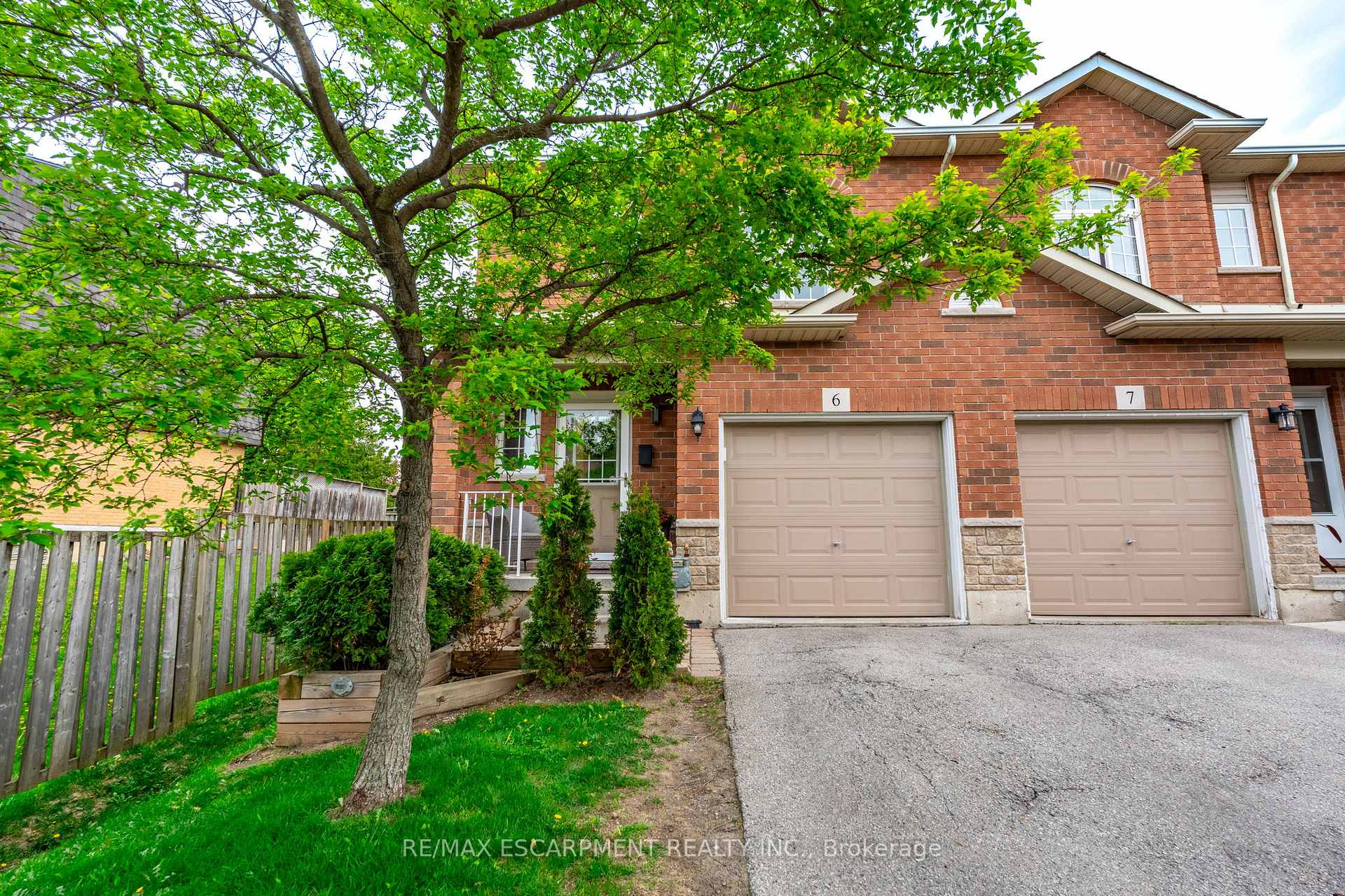 3 Bedrooms Condo at 1461 Upper Gage, Hamilton For sale