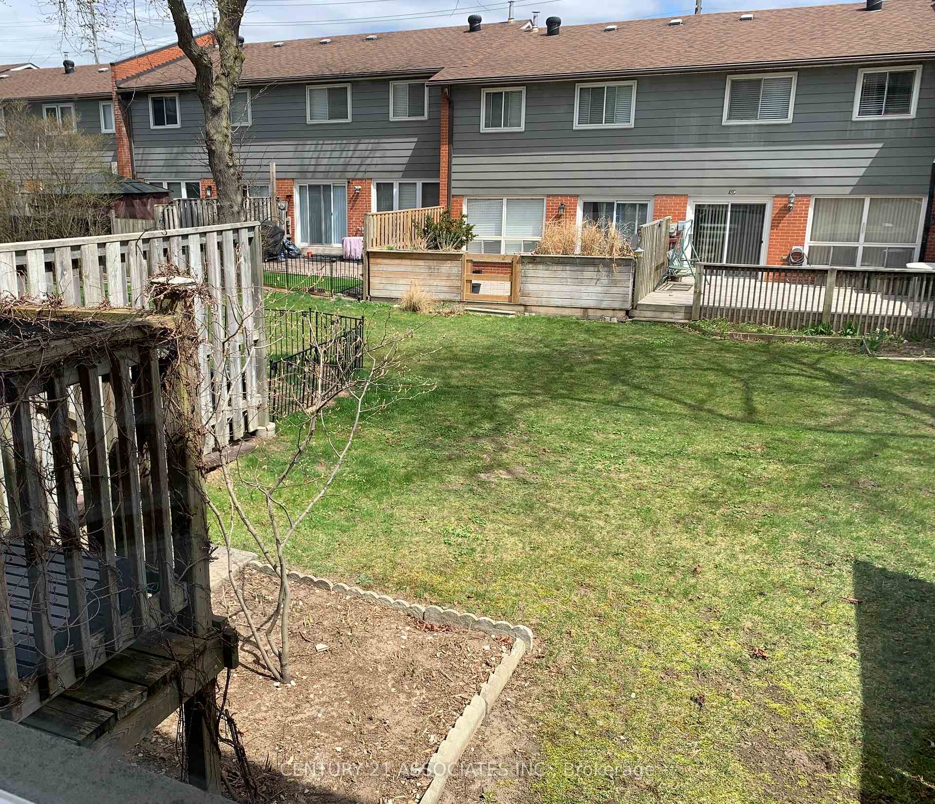 3 Bedrooms Condo at 1616 Haig,  Mississauga For sale