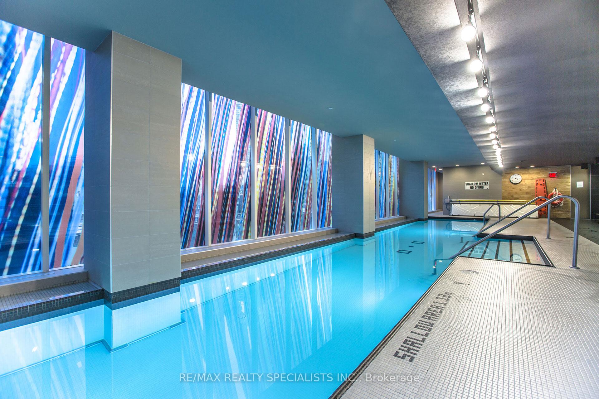 2 Bedrooms Condo at 75 Queens Wharf, Toronto For sale