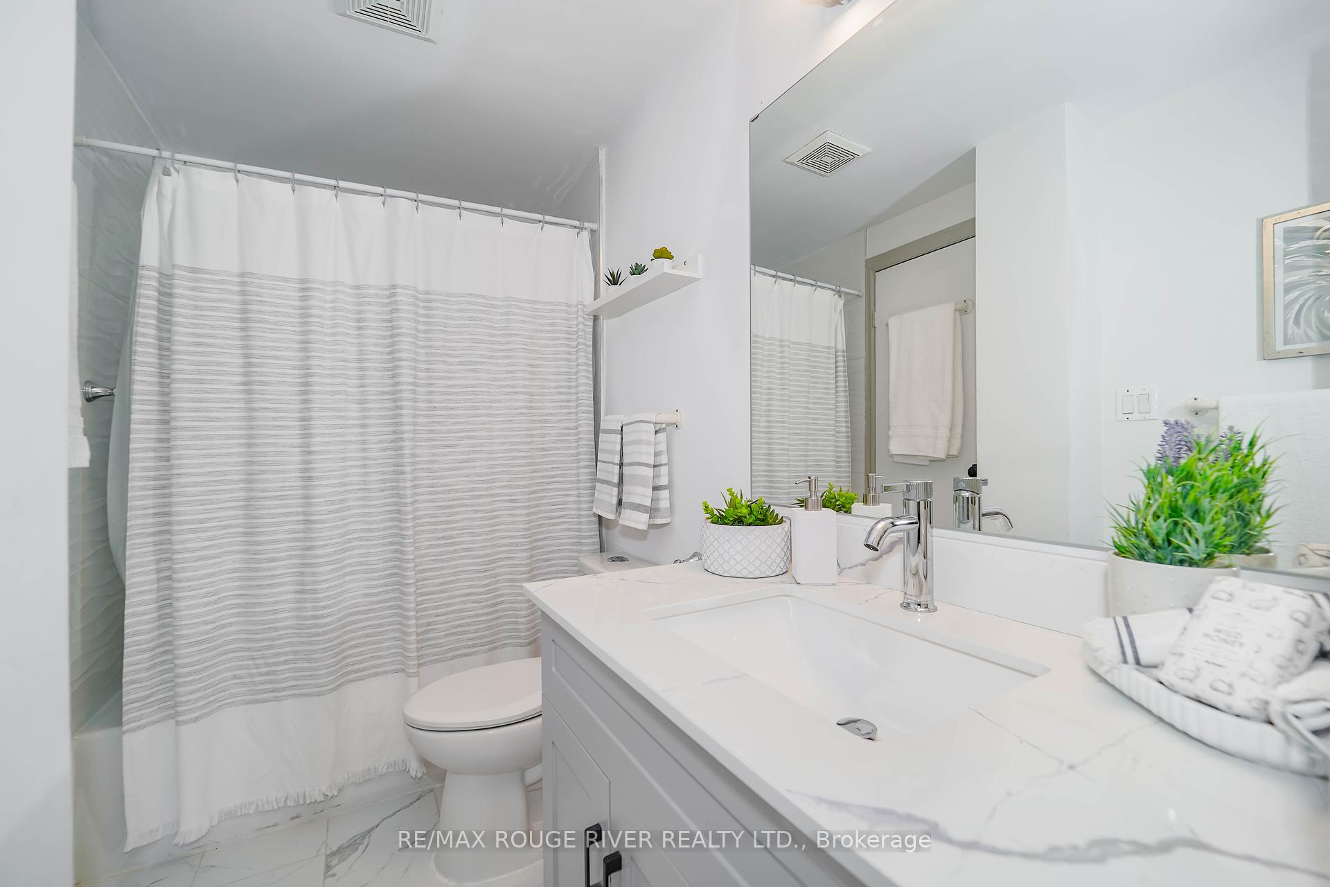 3 Bedrooms Condo at 100 Bridletowne, Toronto For sale