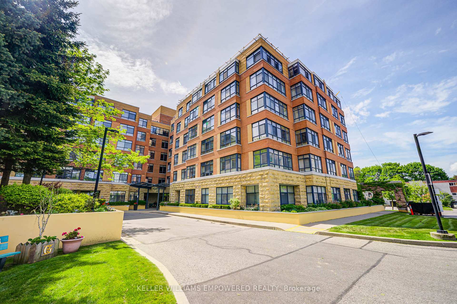 2 Bedrooms Condo at 115 Bonis, Toronto For sale