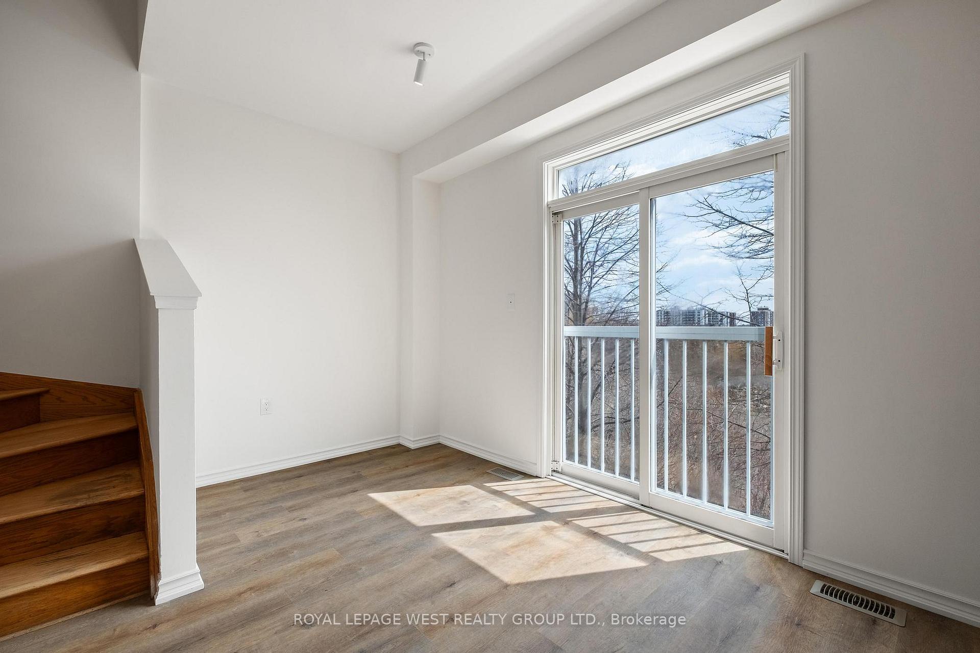 3 Bedrooms Condo at 280 Hillcrest,  Mississauga For sale
