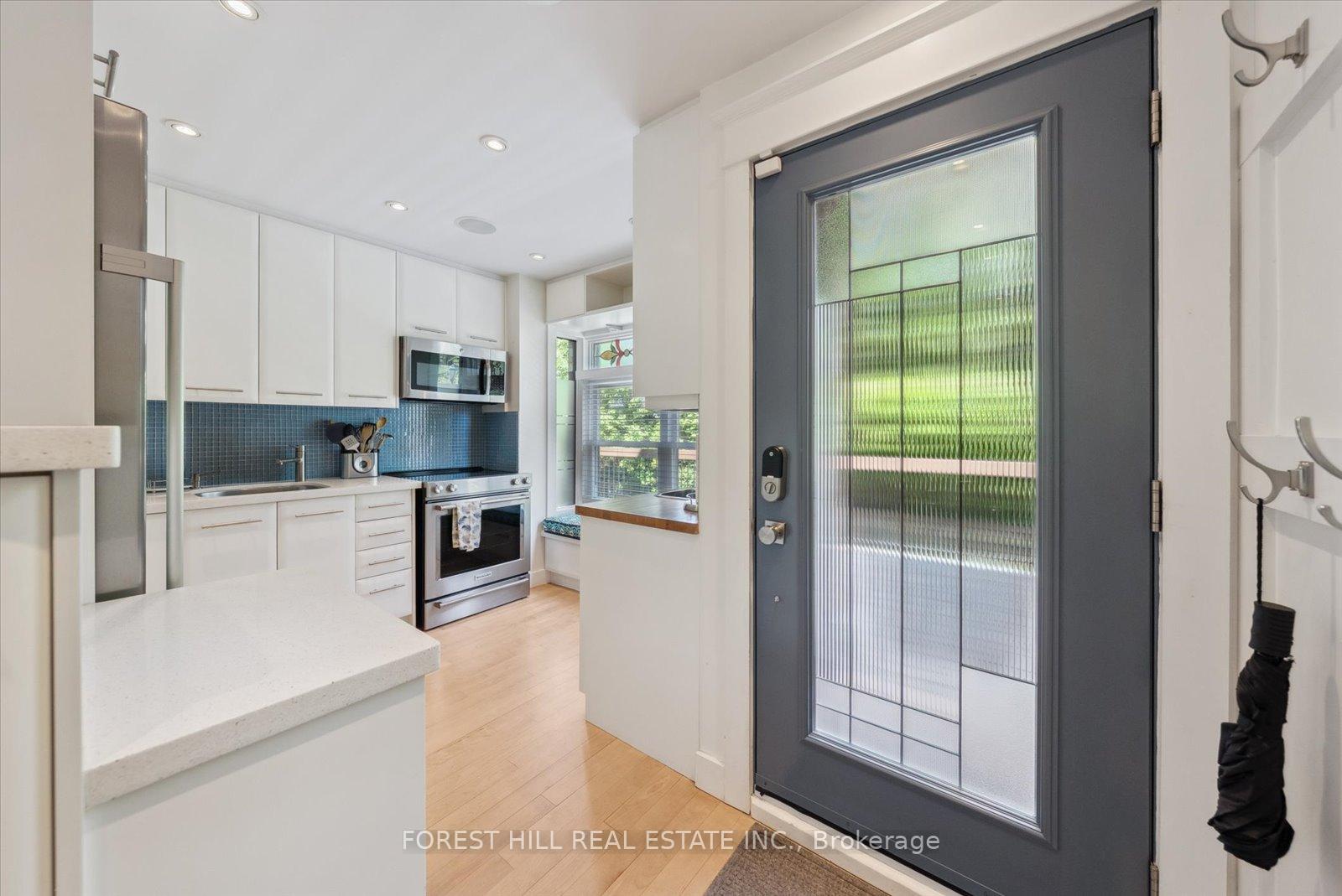 3 Bedrooms Condo at 10 Buller, Toronto For sale