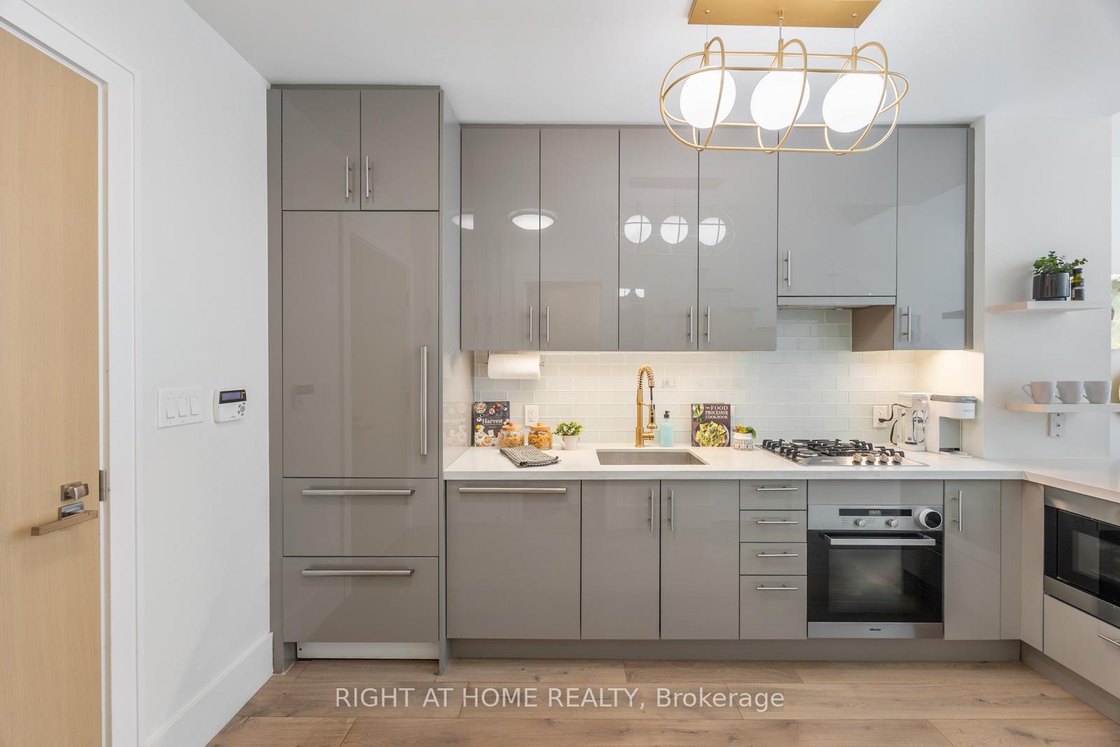2 Bedrooms Condo at 39 Queens, Toronto For sale