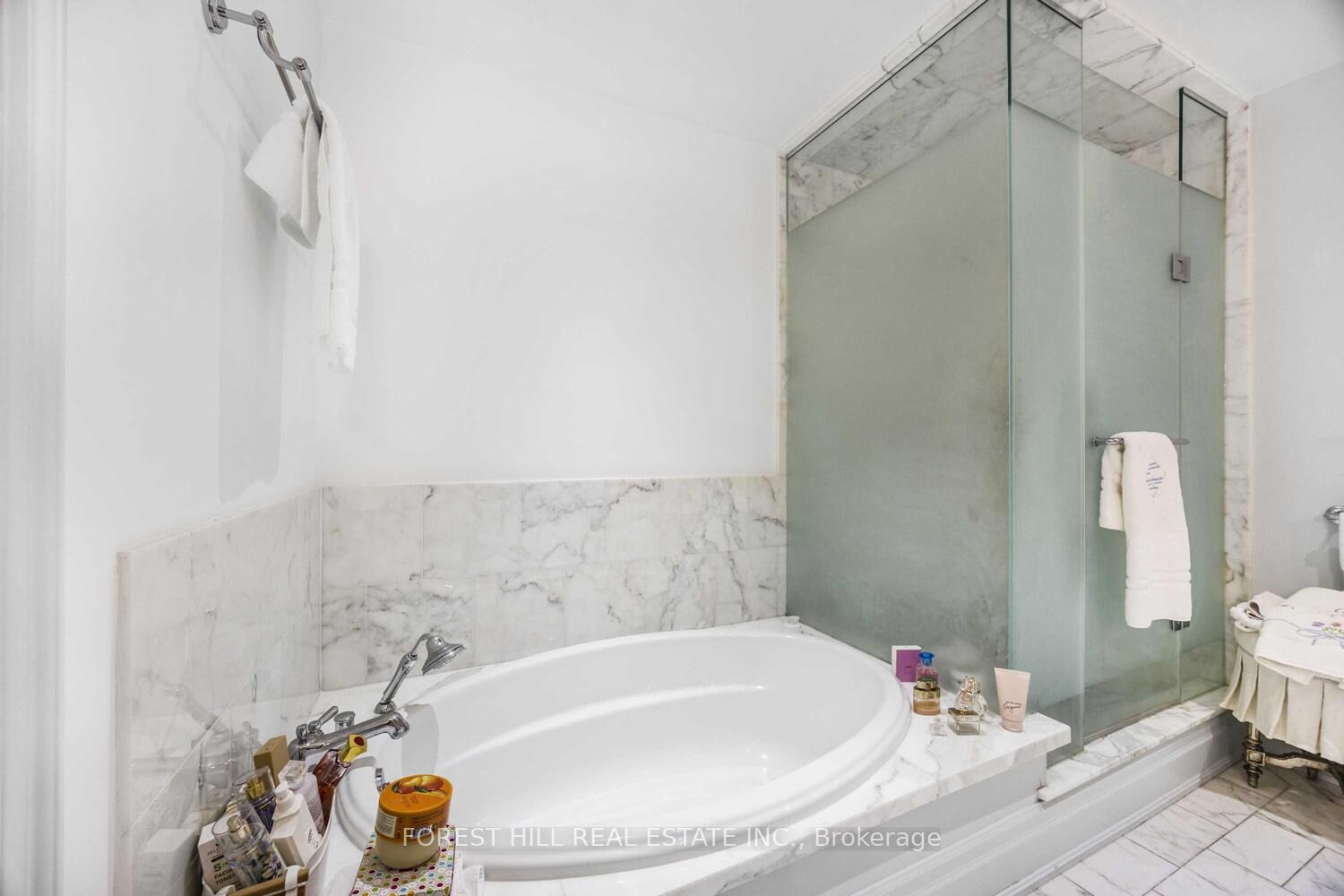 2 Bedrooms Condo at 155 St Clair, Toronto For sale