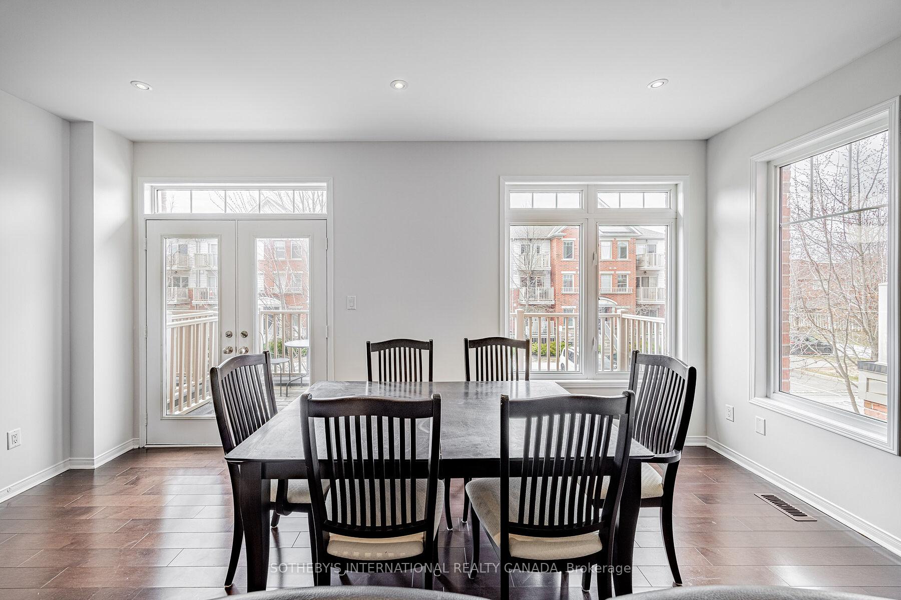 4 Bedrooms Condo at 5700 Tosca, Mississauga For sale